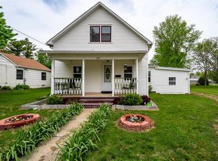 357 W 3rd St, El Paso, IL 61738