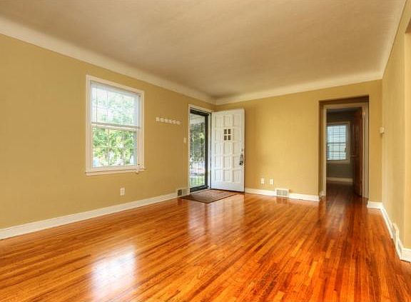 3rd image of 1004 Englewood Ave