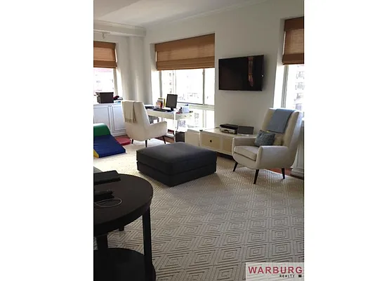 Rented by Warburg | media 10