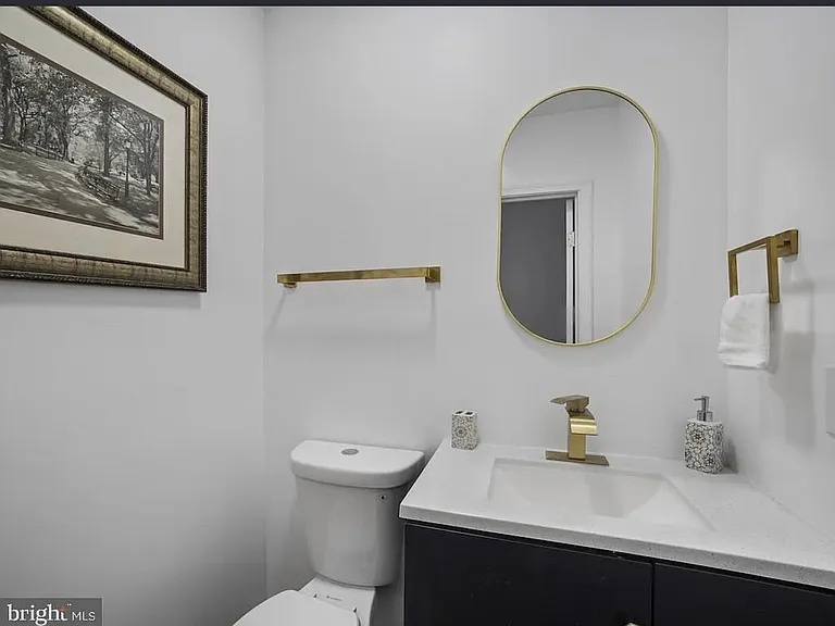 1817 Clifton Ave — Photo 3