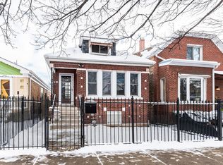 2951 N Washtenaw Ave, Chicago, IL 60618