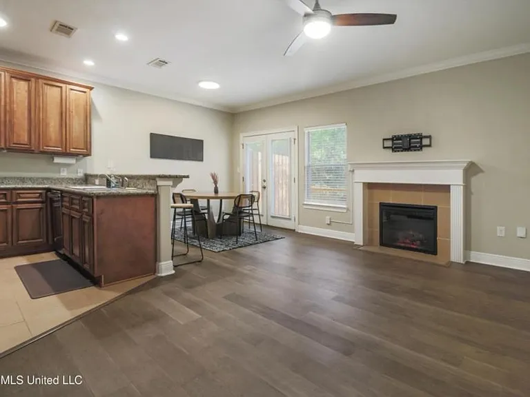 3548 Riverbend Cv — Photo 6