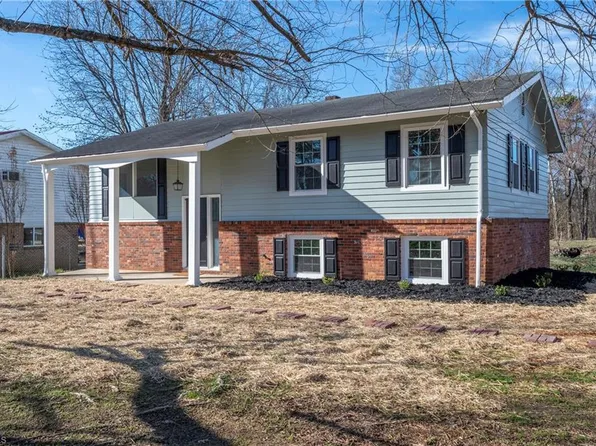 380 Junction Rd, Mocksville, NC 27028