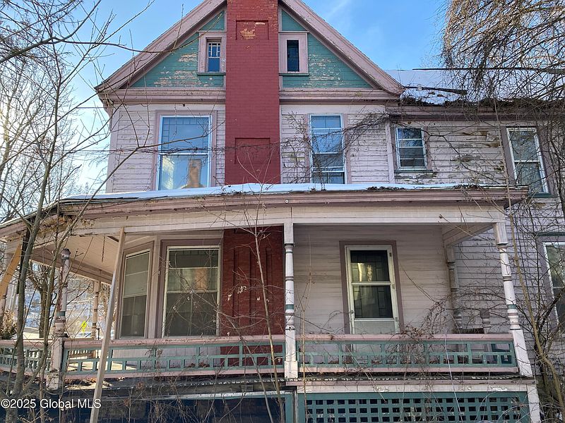 3rd image of 98 Main Street