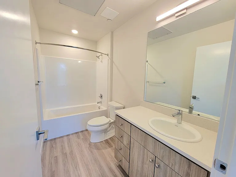 Vibrant Studio Apartment - Belmont St — Photo 12