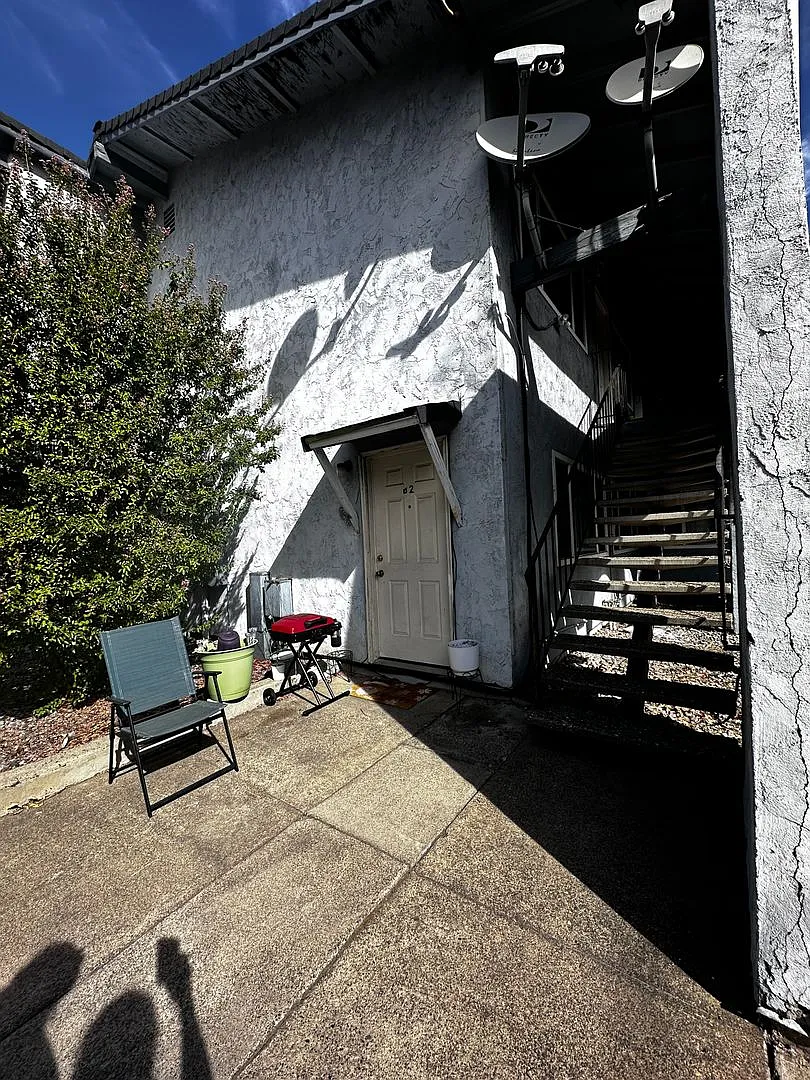 VICT2056 — Photo 3