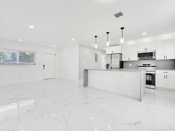 5th image of 1333 NW 9th Ave