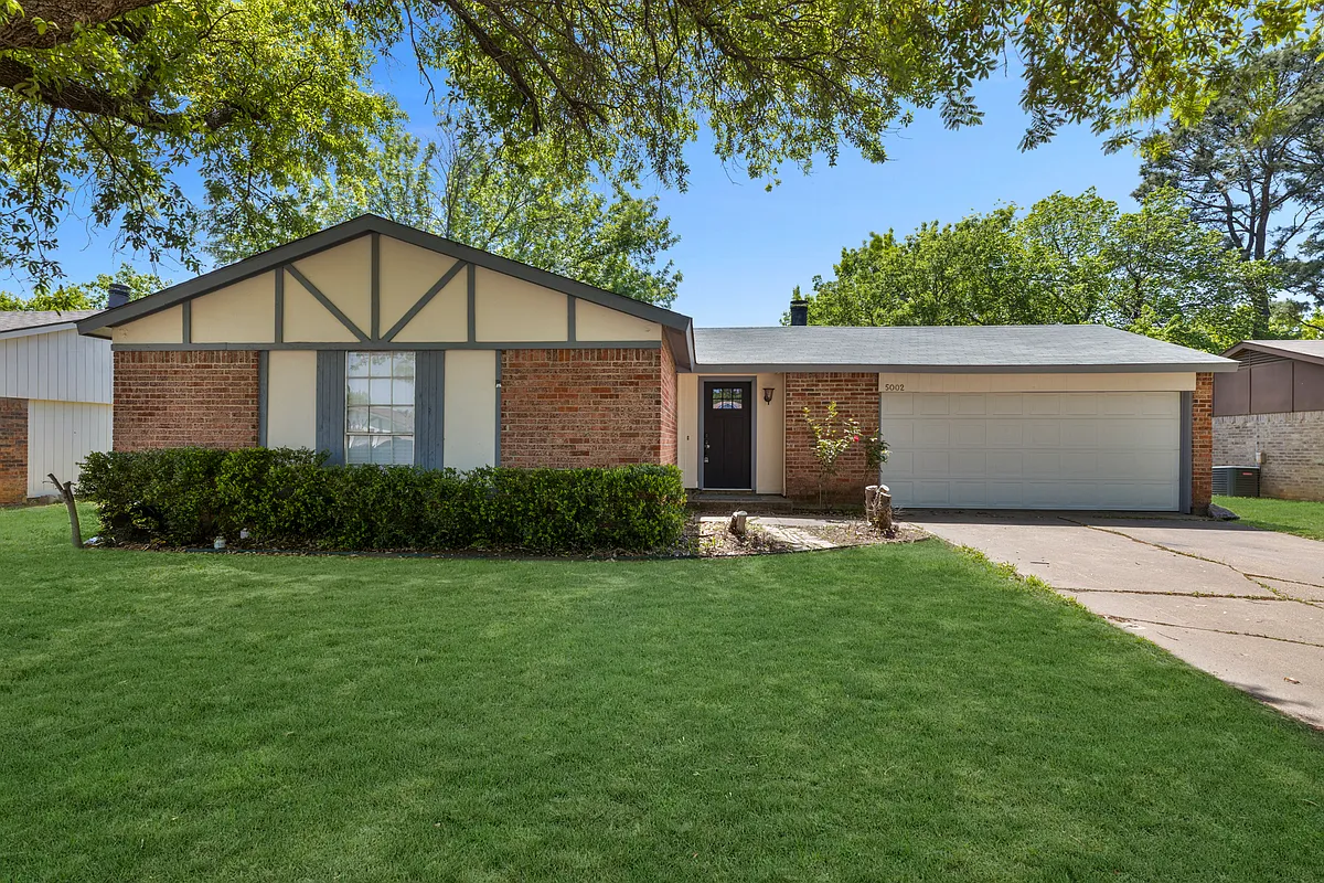 Building Photo - 5002 French Wood Dr