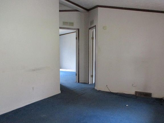 5th image of 136 Vandyke Cir