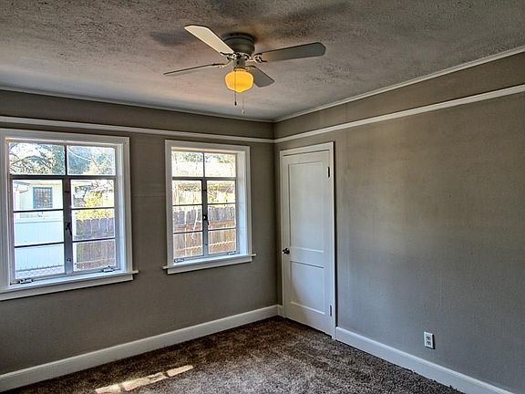 4th image of 2213 Orchid St