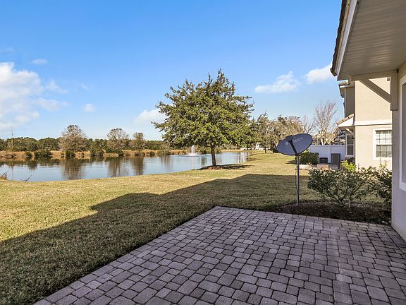 3rd image of 527 Hedgewood Dr #1