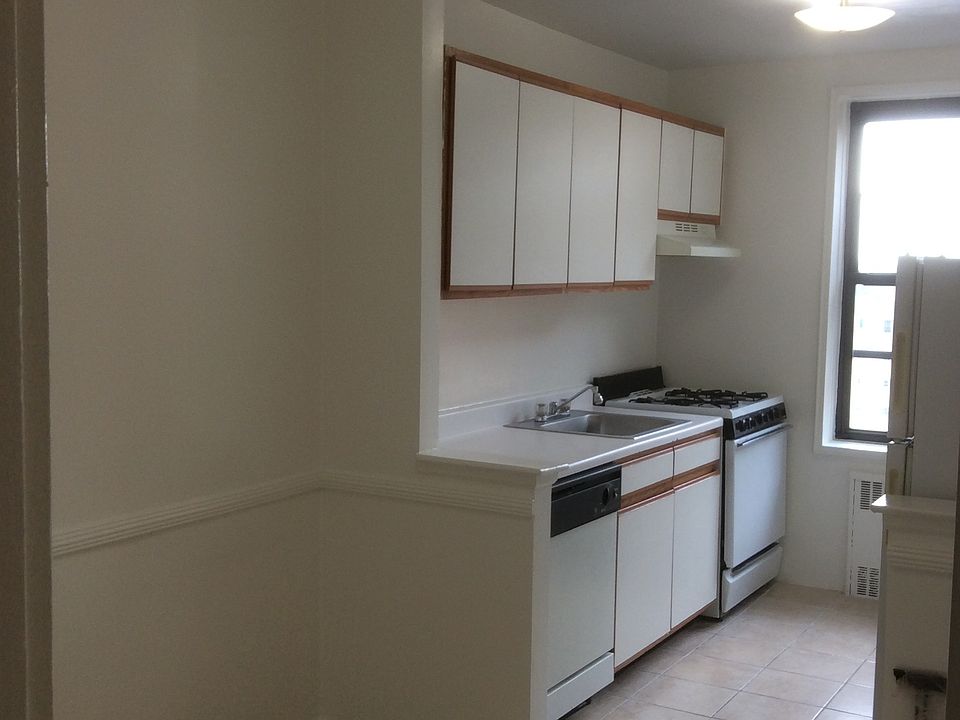 2nd image of 6384 Saunders St