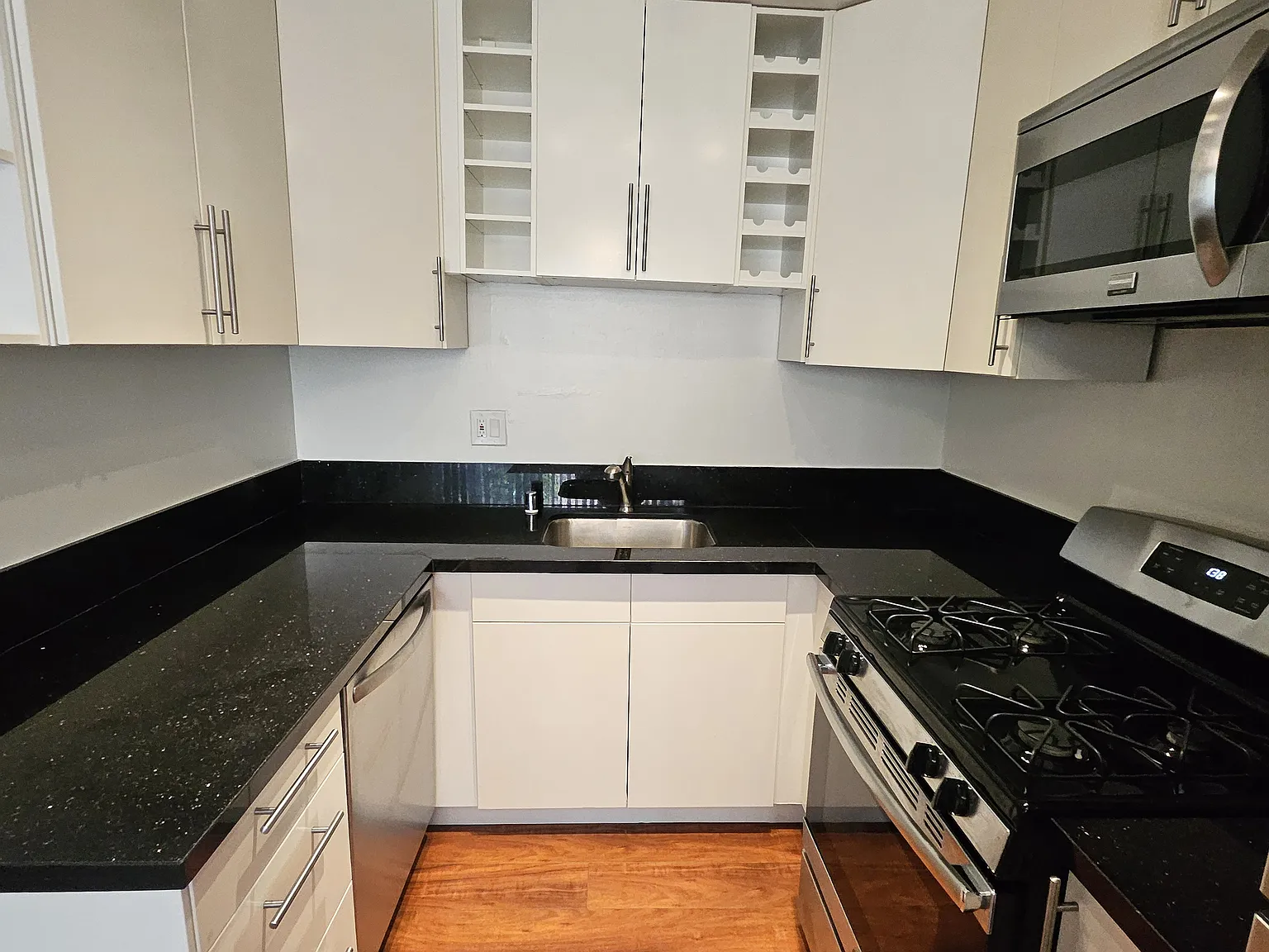 1 bed, 500 sqft, $1,650 — Photo 2