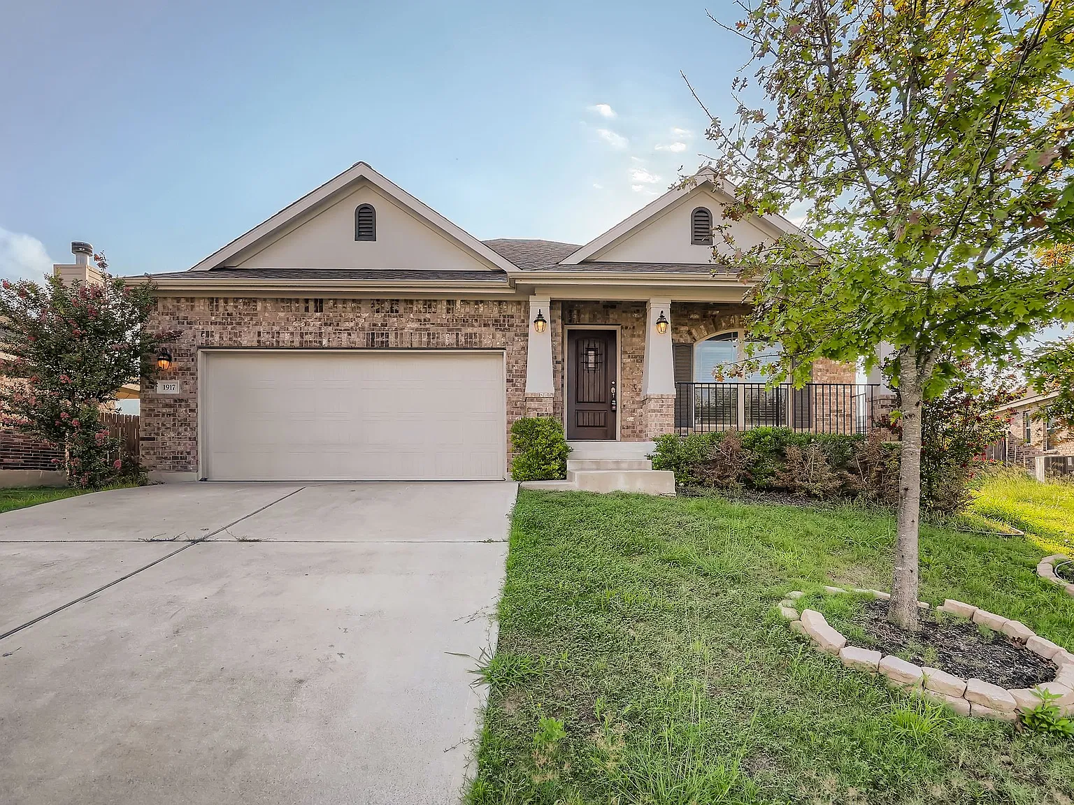 3 bed, 1600 sqft, $2,150 — Photo 1