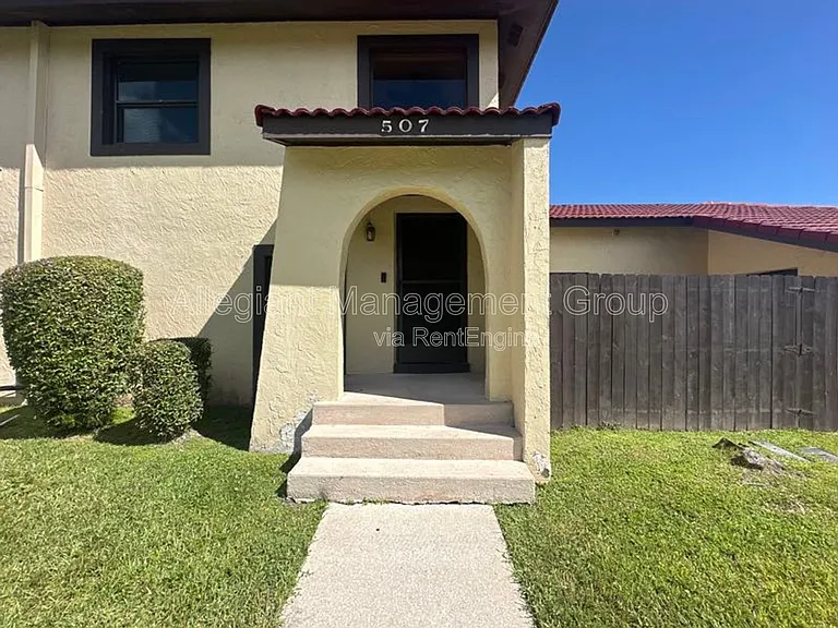 507 Hunter Cir — Photo 1