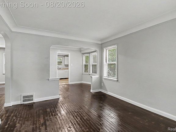 3rd image of 9636 Plainview Ave