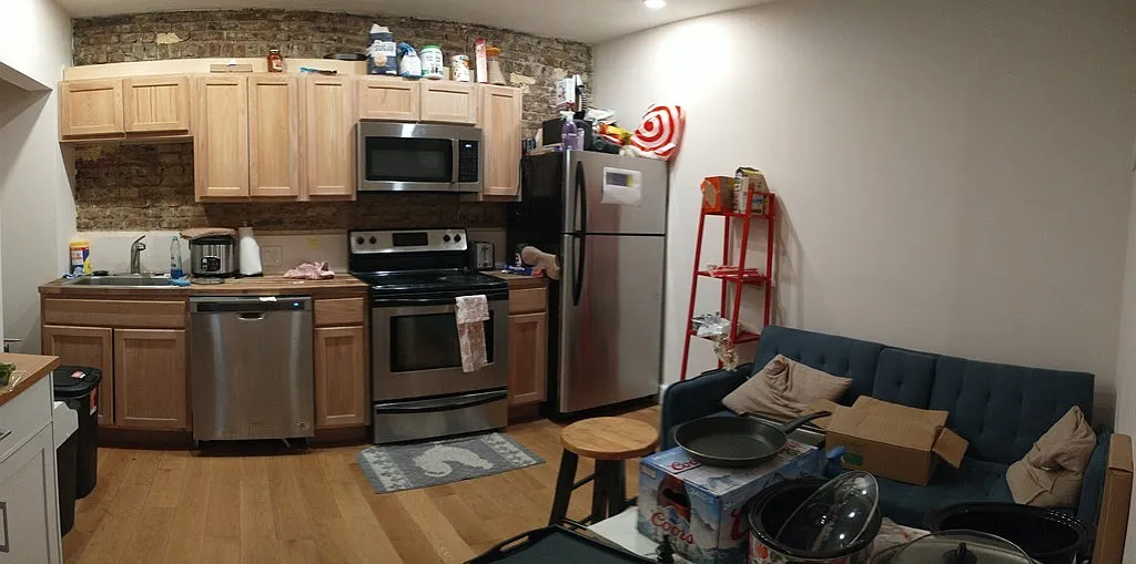 3 bed, 1000 sqft, $4,200 — Photo 1