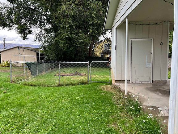 5th image of 523 & 525 Warner Dr