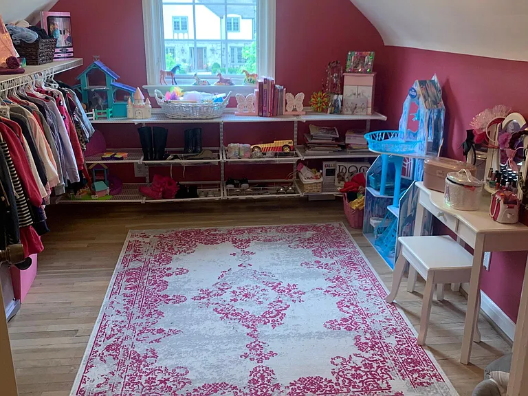 Closet for girls bedroom