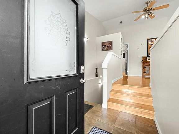 3rd image of 2105 SE 52 Avenue Close