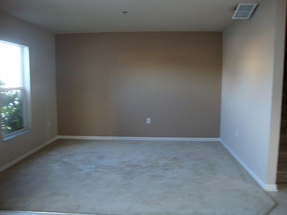 4th image of 359 Fairfield Dr