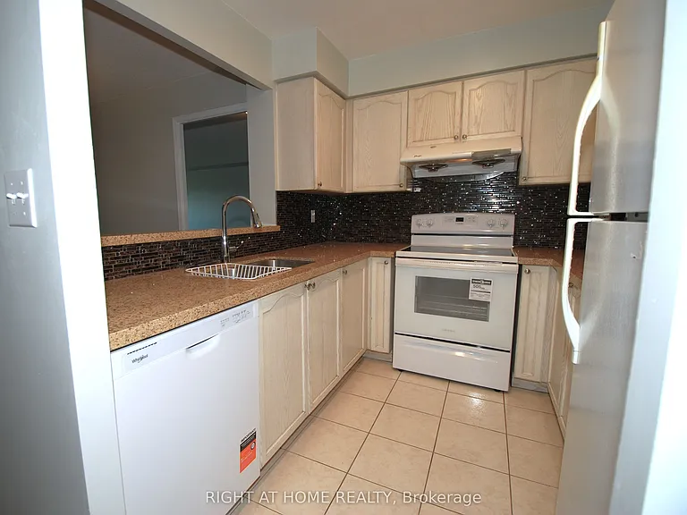 39 Pemberton Ave #1009 — Photo 5