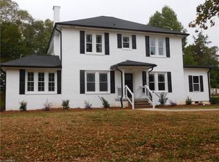 4150 Shattalon Dr, Winston Salem, NC 27106