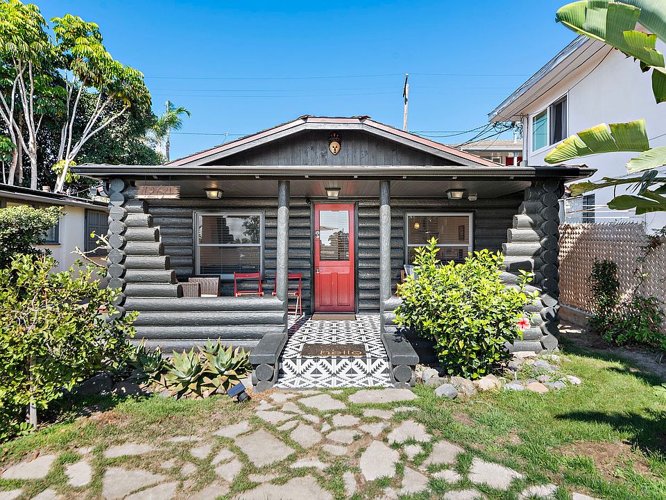 1925 Concrete Log Cabin just blocks from beach with mature fruit trees