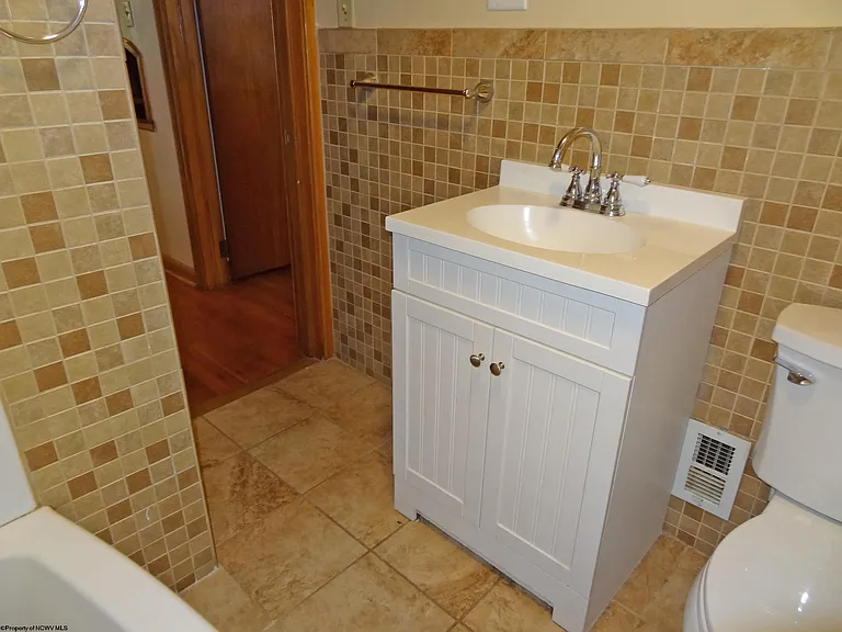 836 Fairmont Rd — Photo 13