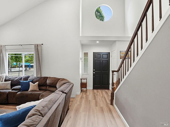 4th image of 2787 Royal Oak Place