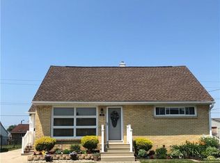 250 N Willowlawn Pkwy, Cheektowaga, NY 14206