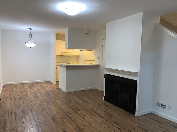 4th image of 372 Imperial Way