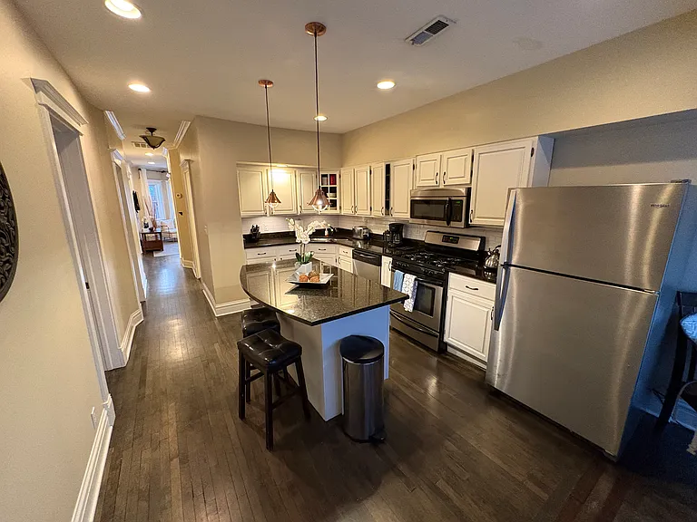 3049 N Leavitt St #2 — Photo 14