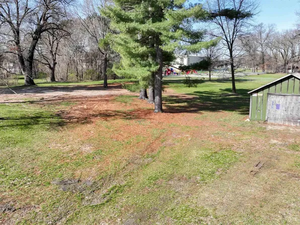 209 N McClellan St, North Judson, IN 46366