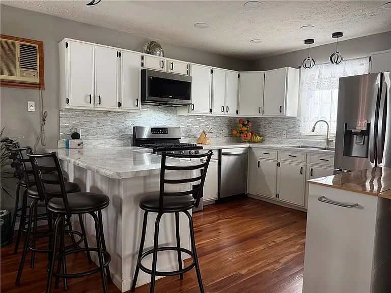 112 Central Dr — Photo 14