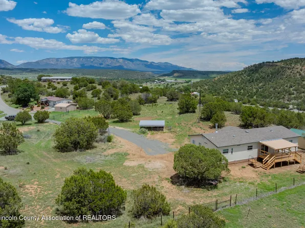 121 Mountain Pass, Capitan, NM 88316