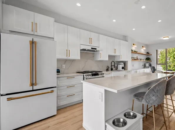 3105 Dayanee Springs Blvd #186, Coquitlam, BC V3E 0C2
