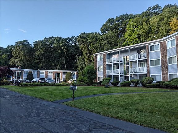 2nd image of 494 Putnam Pike APT C3