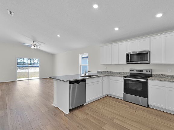 Move freely between the ktichen and family room