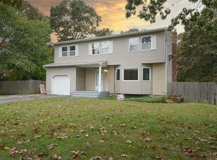 108 Hounslow Rd, Shirley, NY 11967