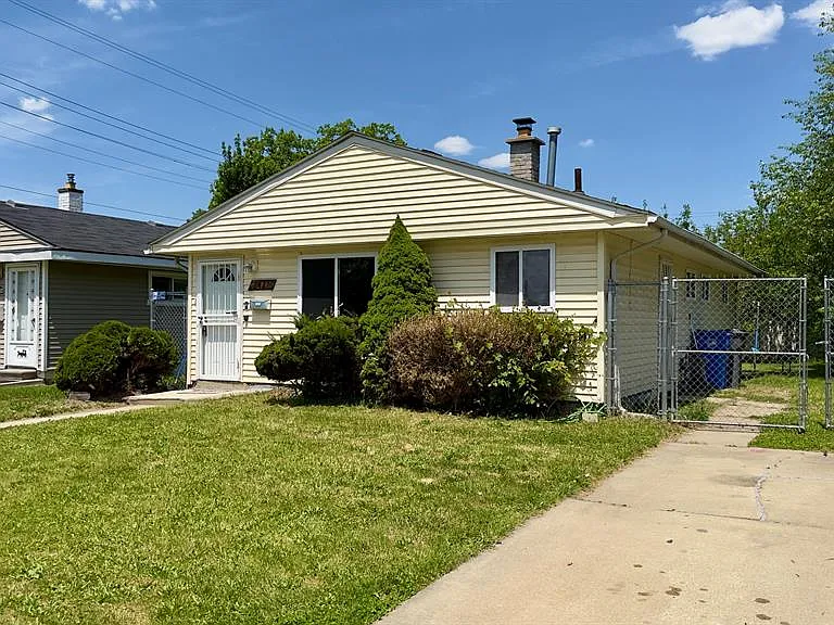 26742 Penn St — Photo 2