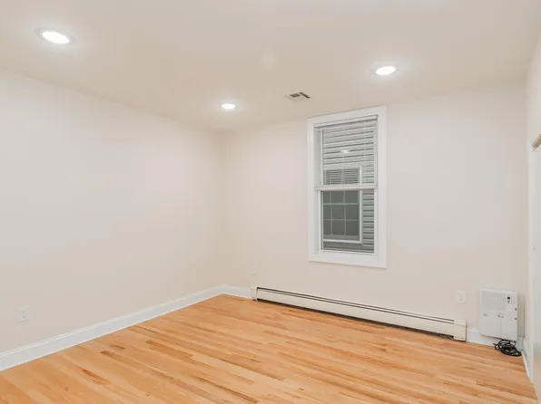 77 West 50th Street image 8 of 16