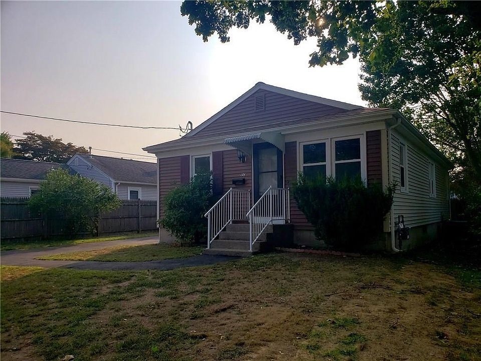 2nd image of 38 Rhodes Ave E