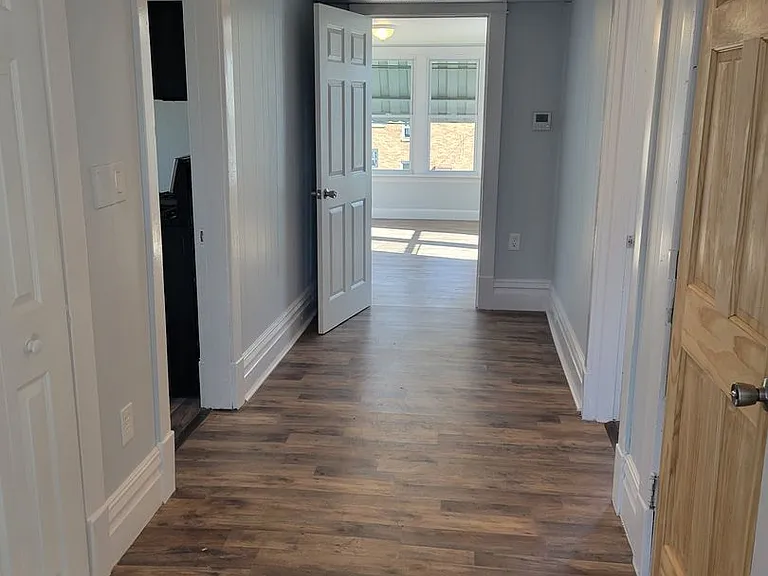 2502 Oak St — Photo 5
