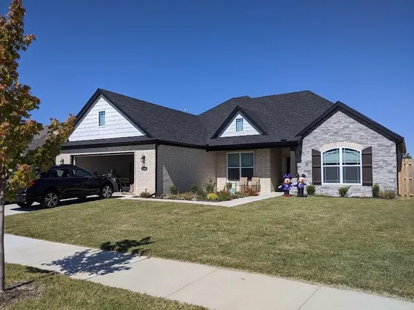4360 W Wales Dr, Fayetteville, AR 72704