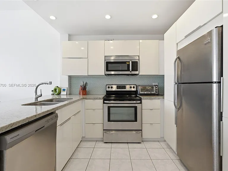 1020 Meridian Ave #902 — Photo 3