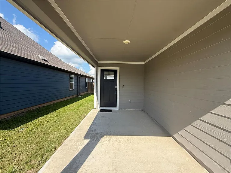 235 Sweetwater Creek Ln — Photo 2