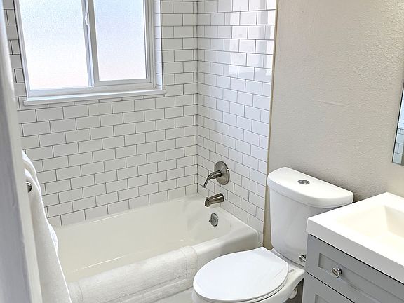5th image of 1021 W Vermijo Ave #D