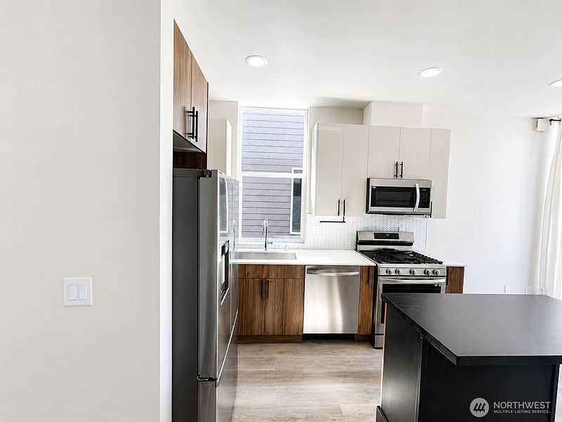 4th image of 800 23RD Avenue S #C