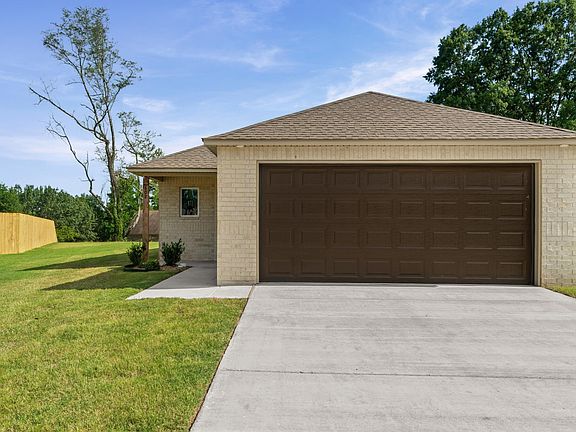 2nd image of 802 Gussy Ln